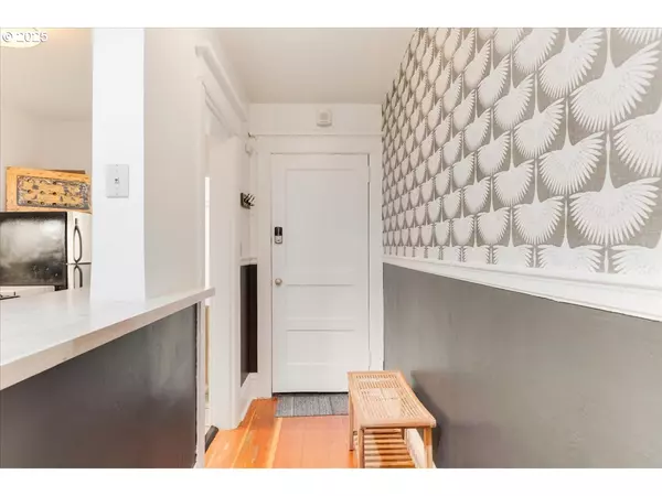 Portland, OR 97210,2109 NW IRVING ST #208