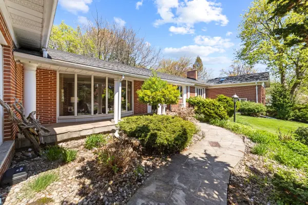 1411 Beaufort DR, Burlington, ON L7P 4V8