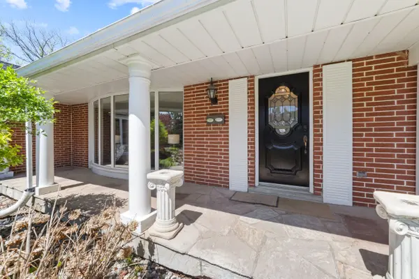 1411 Beaufort DR, Burlington, ON L7P 4V8