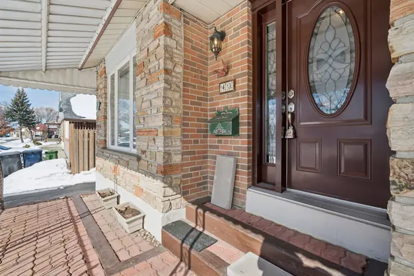 43 Marlebon RD, Toronto W10, ON M9V 3V8