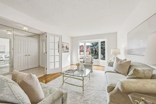 1595 Flamborough CIR, Mississauga, ON L5M 3M8