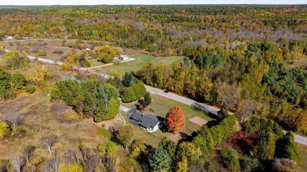 255 Flat RD, Greater Madawaska, ON K0J 1N0