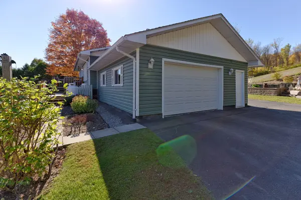 255 Flat RD, Greater Madawaska, ON K0J 1N0