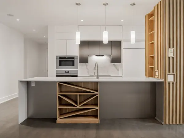 61 Yorkville AVE #14D, Toronto C02, ON M5R 3V6