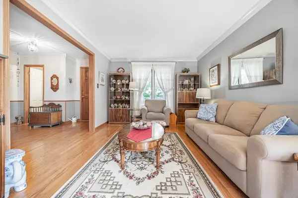 6540 Falconer DR #124, Mississauga, ON L5N 1M1