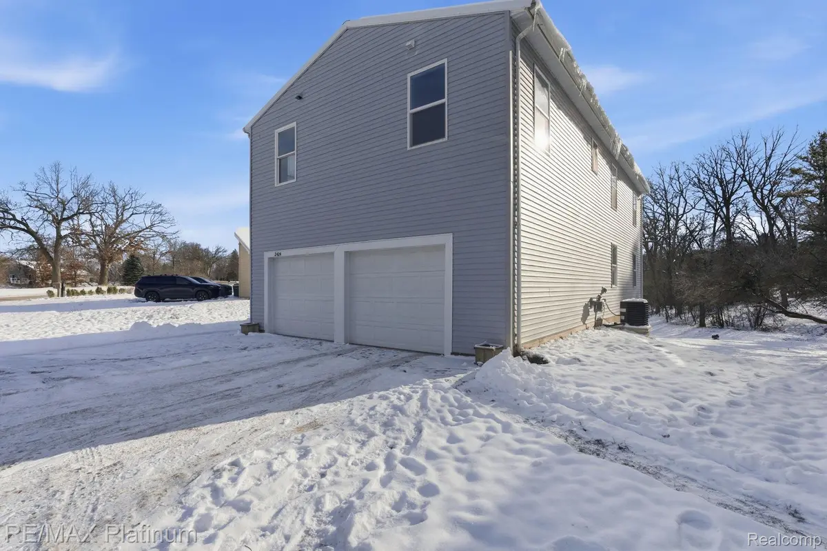2424 Fisher RD, Howell Township, MI 48855