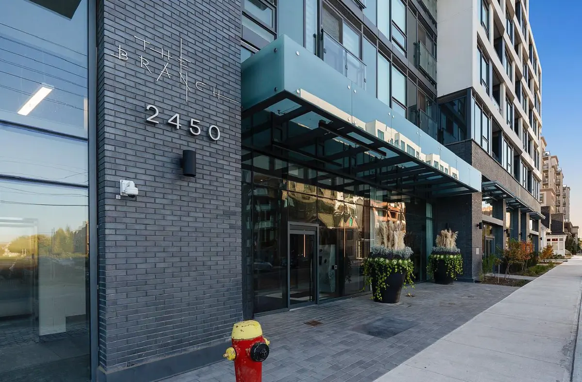 2450 Old Bronte RD #811, Oakville, ON L6M 5P6