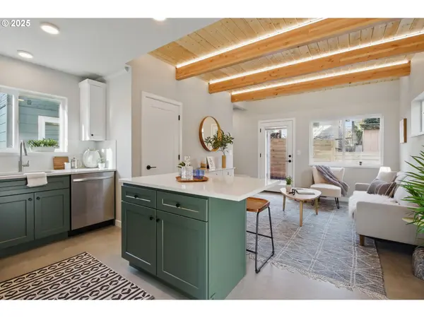 1123 SE Rhone ST #B, Portland, OR 97202