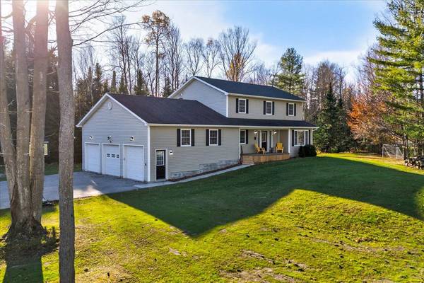 14 Bronze Bird CRES,  Clearview,  ON L0M 1N0