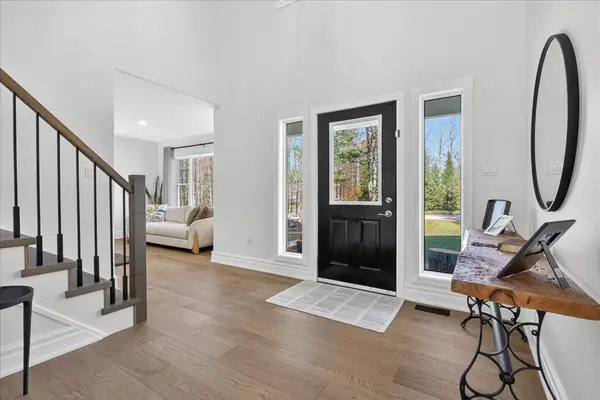 14 Bronze Bird CRES, Clearview, ON L0M 1N0