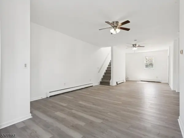 85 Lang St, Newark City, NJ 07105