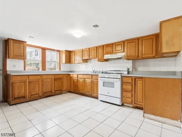 85 Lang St, Newark City, NJ 07105