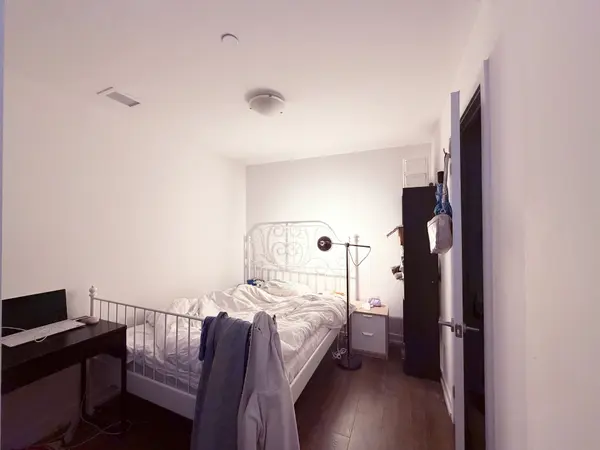 297 College ST #823, Toronto C01, ON M5T 0C2