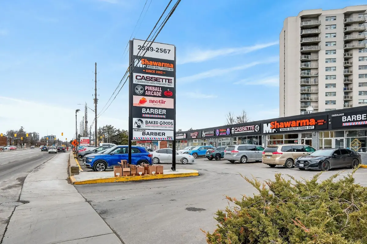 2565 Baseline RD, Parkway Park - Queensway Terrace S And Area, ON K2H 7B3