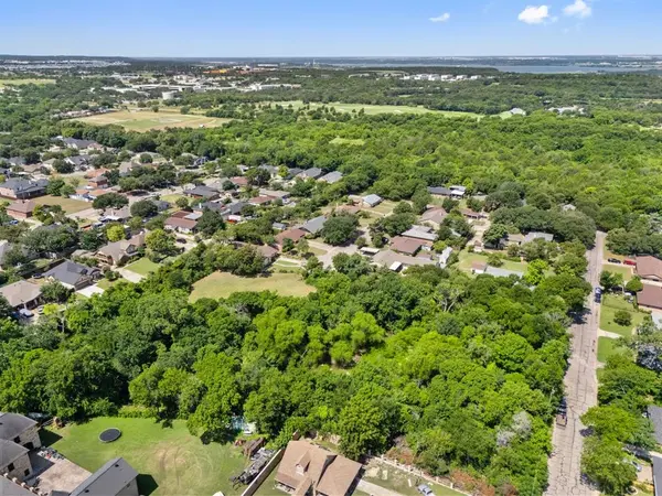 1 Ott Circle, Cockrell Hill, TX 75211
