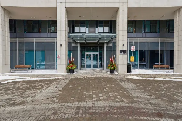 31 Tippett RD #222, Toronto C06, ON M3H 0C8