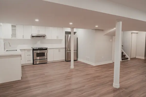 588 Marksbury RD, Pickering, ON L1W 2S8