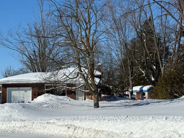 44 Belcourt AVE, Barrie, ON L4M 4E4