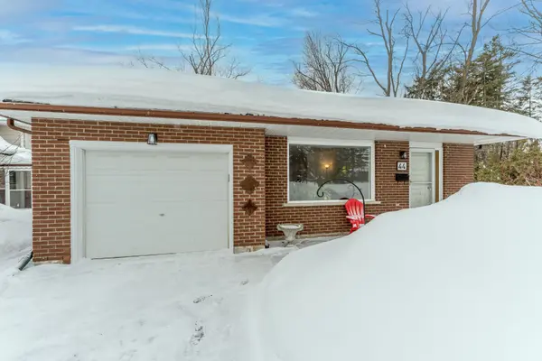 44 Belcourt AVE, Barrie, ON L4M 4E4