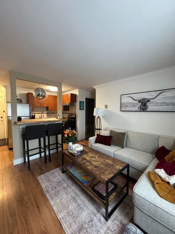 42 Queen ST N #C, Caledon, ON L7E 1B9