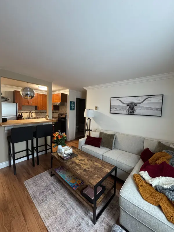 42 Queen ST N #C, Caledon, ON L7E 1B9