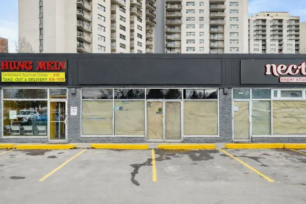 2565 Baseline RD, Parkway Park - Queensway Terrace S And Area, ON K2H 7B3