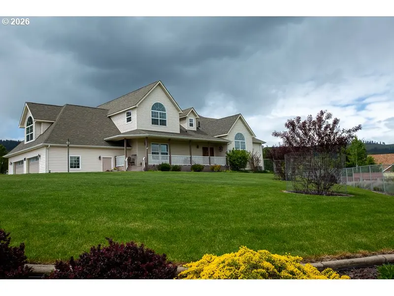 318 S 20TH ST, La Grande, OR 97850