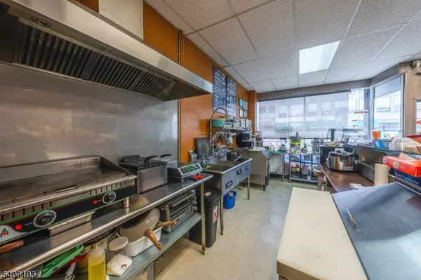 18 Watchung Ave, Plainfield City, NJ 07060