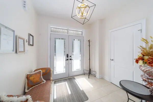 121 Centre ST, Essa, ON L0M 1B0