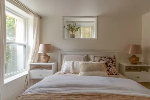 318 Wallace AVE ##1 lower, Toronto W02, ON M6P 3N7