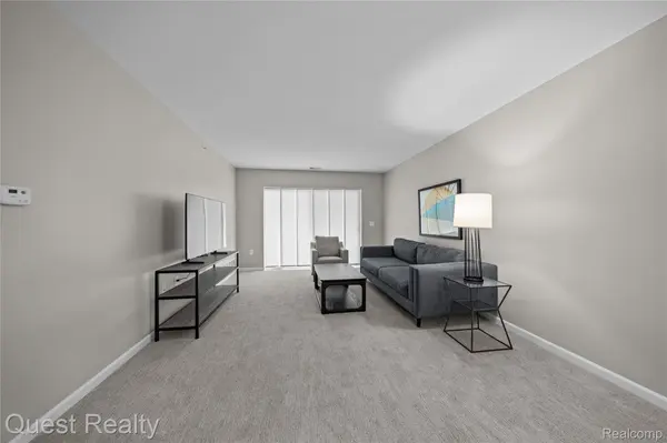 39021 Prentiss ST #303, Harrison Charter Township, MI 48045