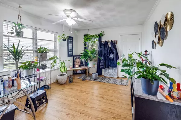 Dallas, TX 75218,11315-11317 Lochwood Boulevard