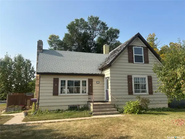 1402 2ND STREET, Estevan, SK S4A 0M6