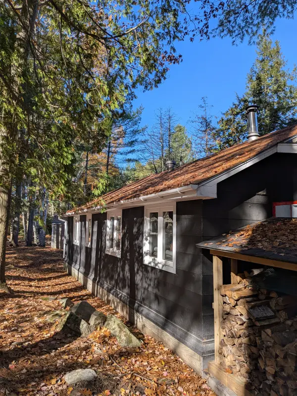 1063 Whiteside RD, Muskoka Lakes, ON P0B 1J0