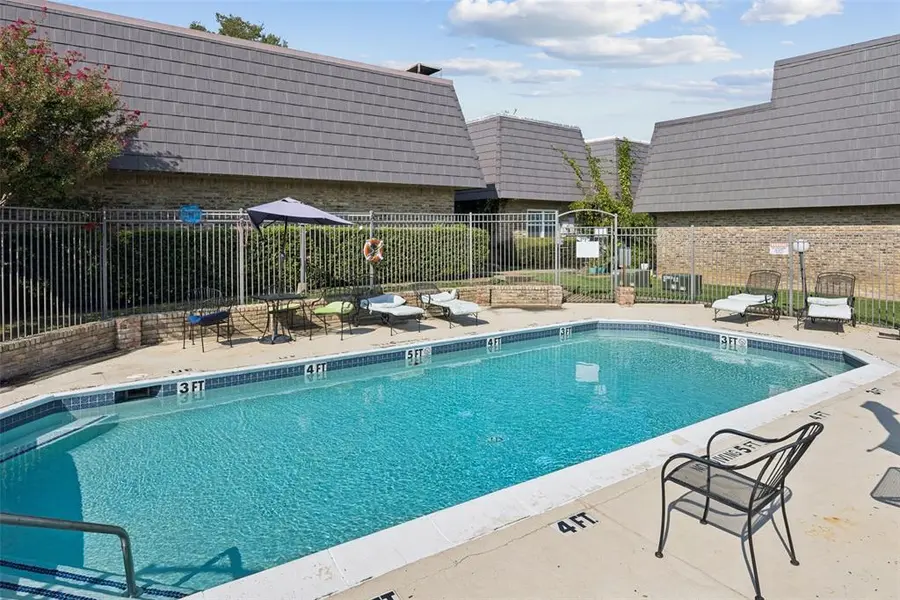 207 E Harwood Road #14, Euless, TX 76039