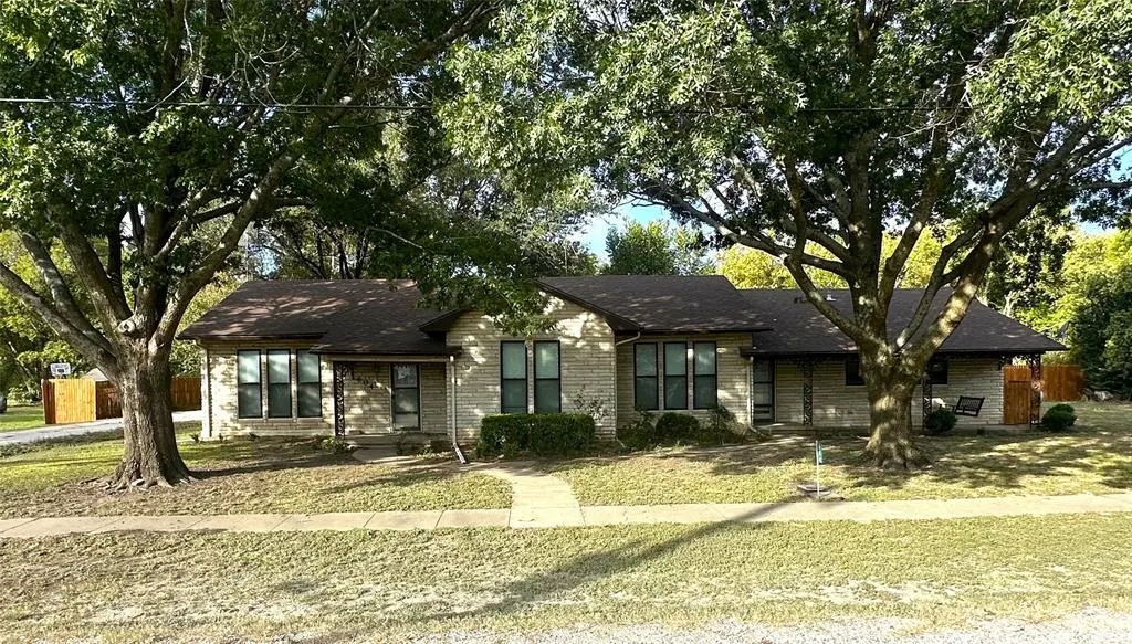 604 Harrel Avenue, Bynum, TX 76631