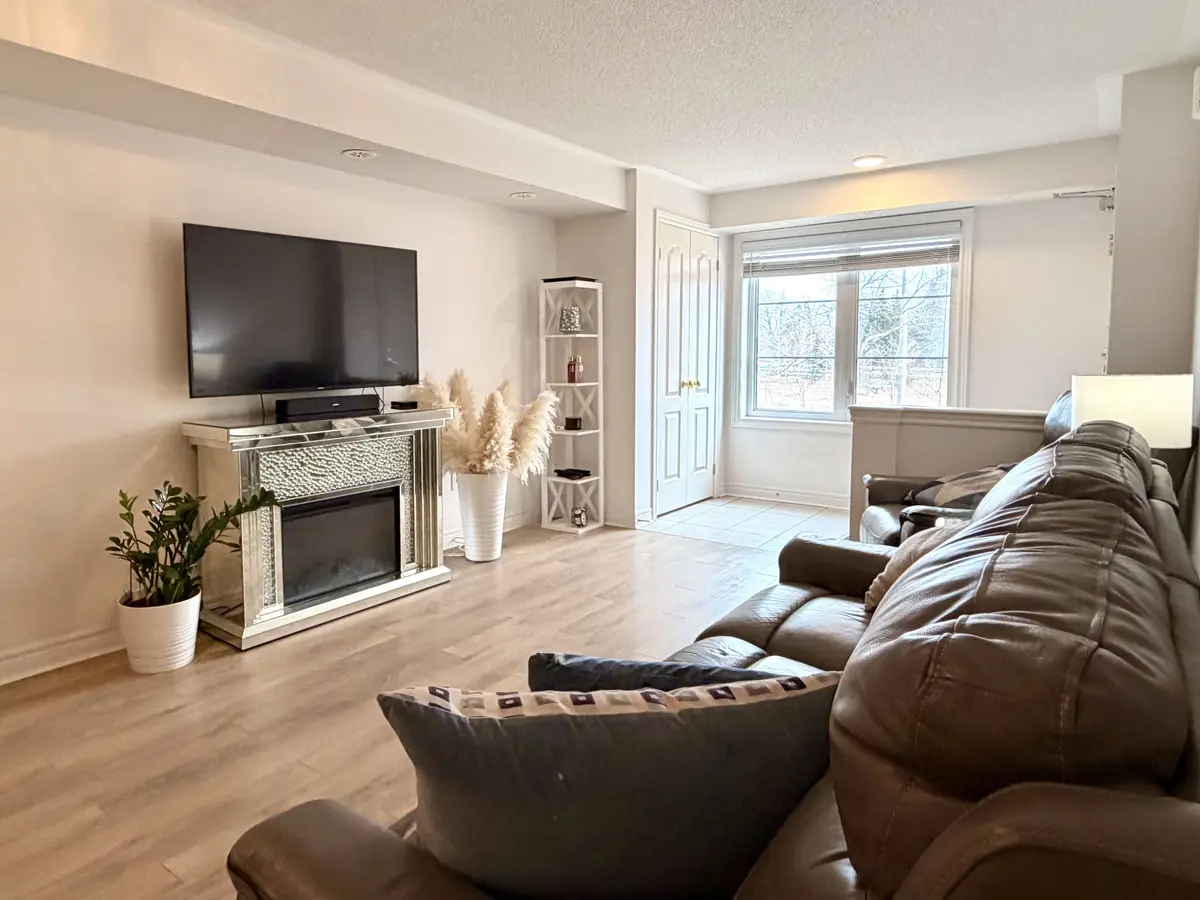 6063 Kingston RD #7, Toronto E10, ON M7C 1K5