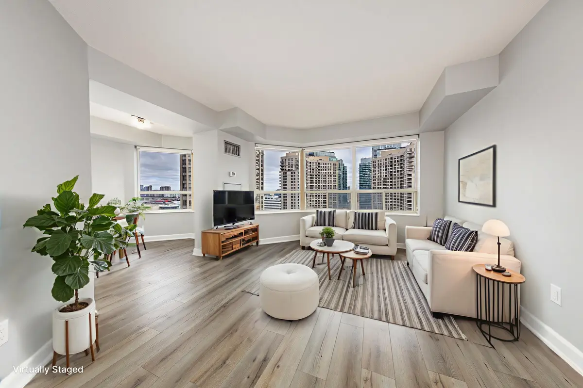 335 WEBB DR #PH104, Mississauga, ON L5B 4A1