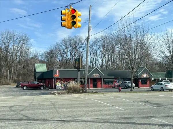 1492 N Leroy ST #Suite B, Fenton, MI 48430