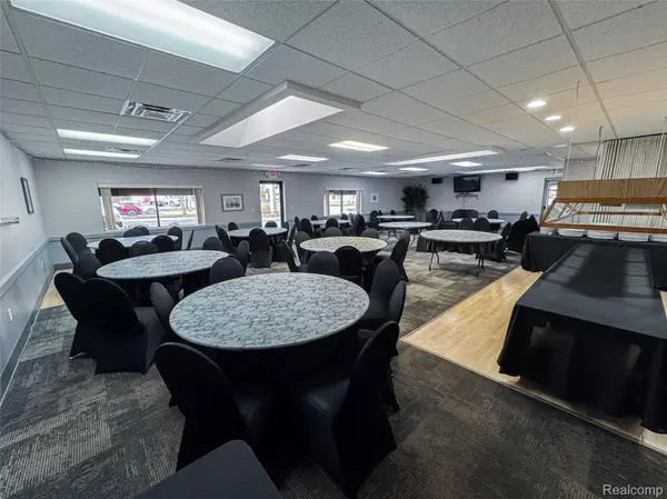 1492 N Leroy ST #Suite B, Fenton, MI 48430