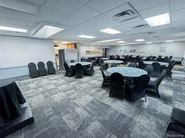 1492 N Leroy ST #Suite B, Fenton, MI 48430