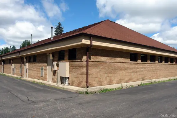 7805 Cooley Lake RD, West Bloomfield Charter Township, MI 48324