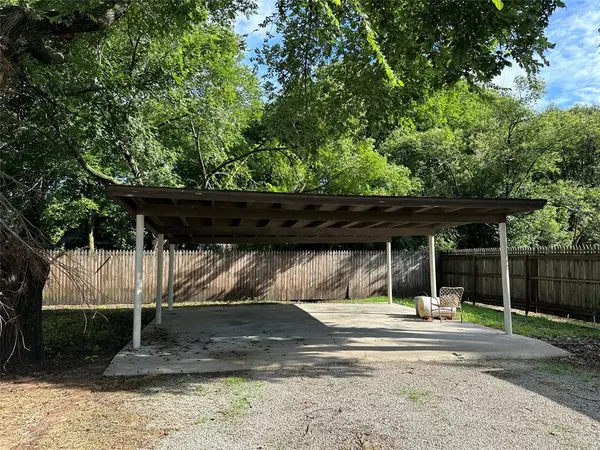 604 Harrel Avenue, Bynum, TX 76631