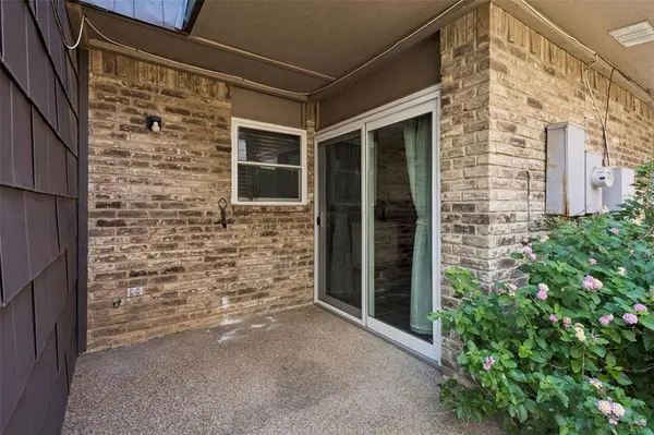 207 E Harwood Road #14, Euless, TX 76039