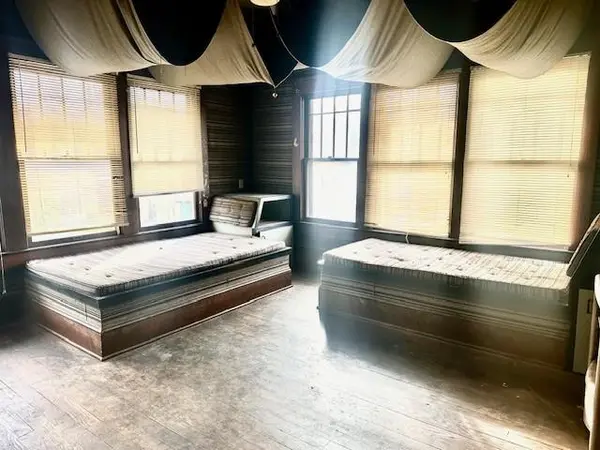 903 4th Street SW, Paris, TX 75460