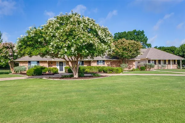 4100 Rawleigh Drive, Fort Worth, TX 76126