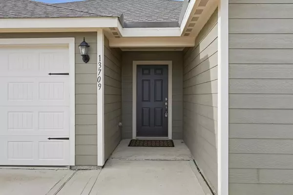 13709 Roosevelt Arch Drive, Ponder, TX 76259