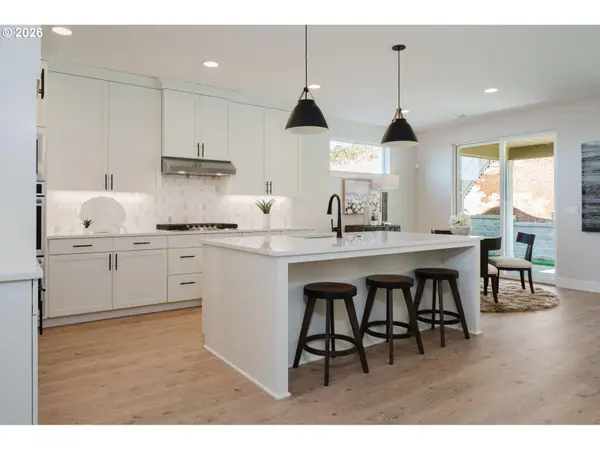 16108 Serres Farms WAY, Oregon City, OR 97045