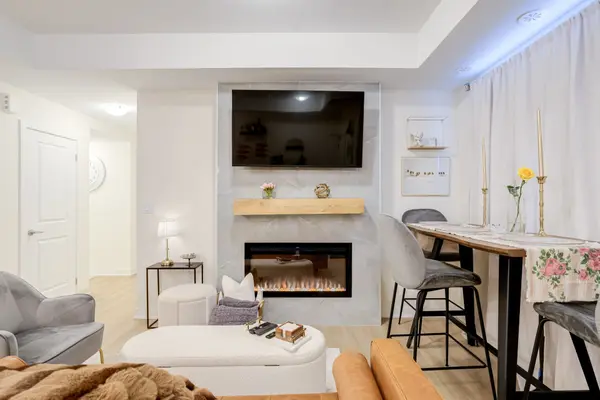 1695 Dersan ST #1413, Pickering, ON L1X 0S9