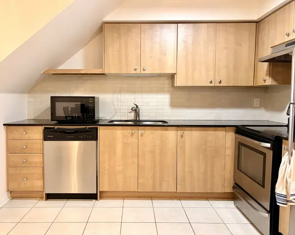 6063 Kingston RD #7, Toronto E10, ON M7C 1K5